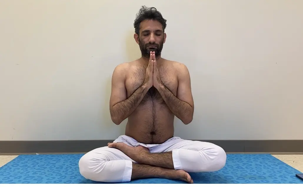 योग साधना में डॉ० सोमवीर आर्य